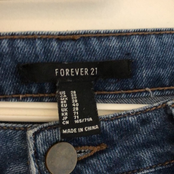 Forever 21 ripped boyfriend jeans - Picture 3 of 5